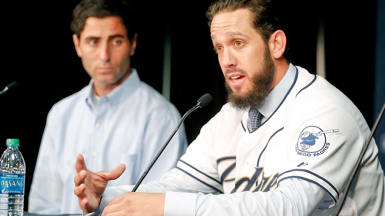 Padres introduce James Shields after finalizing 4-year, $75M deal
